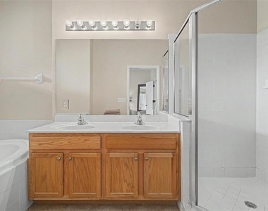 2145 Park Crescent Drive - Photo Thumbnail 12