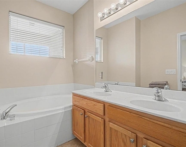 2145 Park Crescent Drive - Photo Thumbnail 11