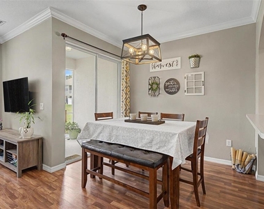 2145 Park Crescent Drive - Photo Thumbnail 4