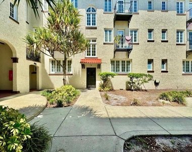 2117 W Dekle Avenue - Photo Thumbnail 2