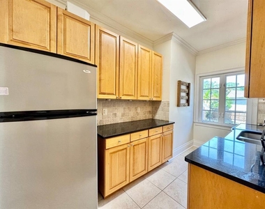 2117 W Dekle Avenue - Photo Thumbnail 8