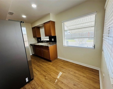 218 S Maywood Avenue - Photo Thumbnail 10