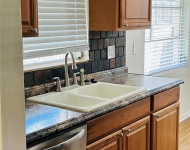 218 S Maywood Avenue - Photo Thumbnail 8