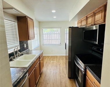218 S Maywood Avenue - Photo Thumbnail 7