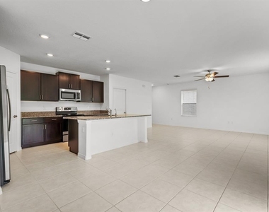 5552 Blue Azure Drive - Photo Thumbnail 14