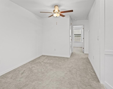 5552 Blue Azure Drive - Photo Thumbnail 7