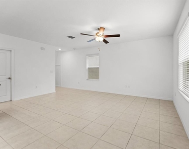 5552 Blue Azure Drive - Photo Thumbnail 10