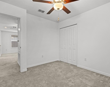 5552 Blue Azure Drive - Photo Thumbnail 25
