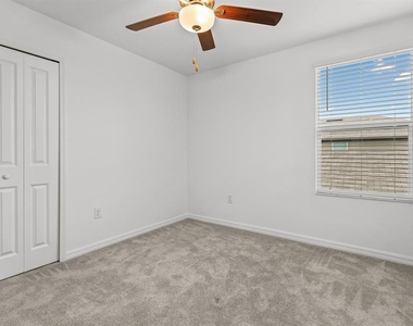 5552 Blue Azure Drive - Photo Thumbnail 24