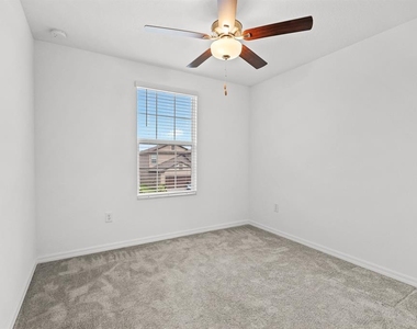 5552 Blue Azure Drive - Photo Thumbnail 19
