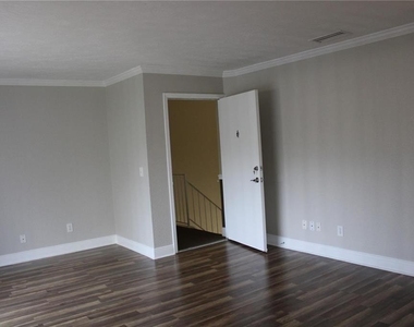 13753 Orange Sunset Drive - Photo Thumbnail 2