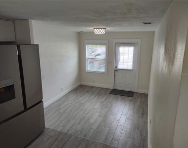 301 Mystic Lake Drive N - Photo Thumbnail 4