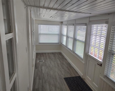 301 Mystic Lake Drive N - Photo Thumbnail 7