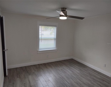 301 Mystic Lake Drive N - Photo Thumbnail 11