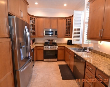 2405 Victoria Gardens Lane - Photo Thumbnail 10
