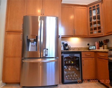 2405 Victoria Gardens Lane - Photo Thumbnail 12