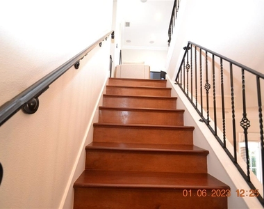 2405 Victoria Gardens Lane - Photo Thumbnail 15