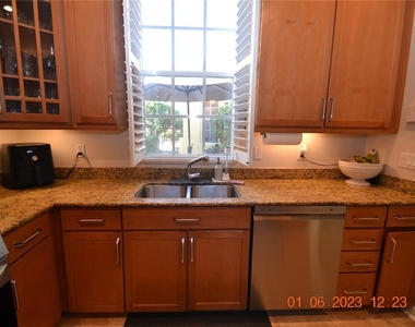 2405 Victoria Gardens Lane - Photo Thumbnail 11
