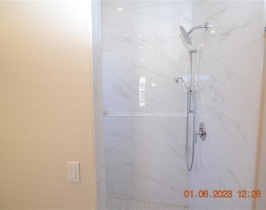 2405 Victoria Gardens Lane - Photo Thumbnail 27