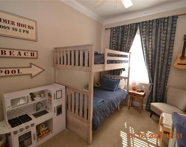 2405 Victoria Gardens Lane - Photo Thumbnail 34