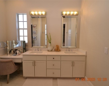 2405 Victoria Gardens Lane - Photo Thumbnail 24
