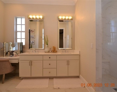 2405 Victoria Gardens Lane - Photo Thumbnail 25