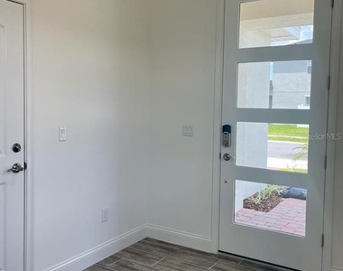 3032 Crispin Circle - Photo Thumbnail 3