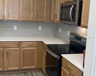3032 Crispin Circle - Photo Thumbnail 2