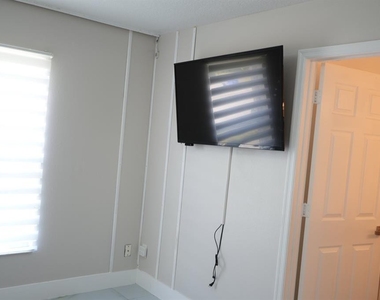 600 Abaco Court - Photo Thumbnail 11