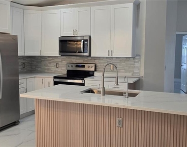 600 Abaco Court - Photo Thumbnail 2