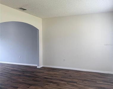 401 Mallard Way - Photo Thumbnail 3
