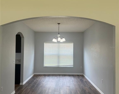 401 Mallard Way - Photo Thumbnail 7