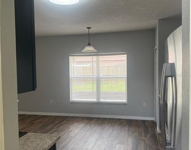 401 Mallard Way - Photo Thumbnail 12