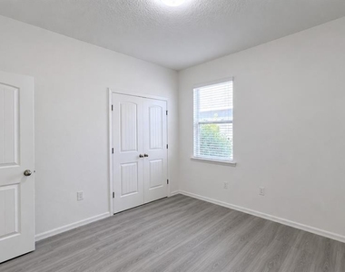 282 Drayton Avenue - Photo Thumbnail 24