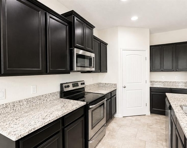 282 Drayton Avenue - Photo Thumbnail 9