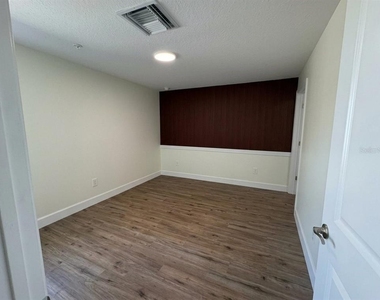 2232 Florida Drive - Photo Thumbnail 4