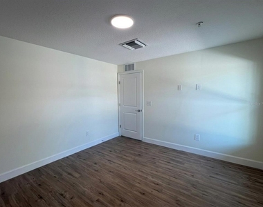 2232 Florida Drive - Photo Thumbnail 9