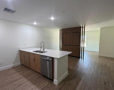2232 Florida Drive - Photo Thumbnail 3