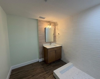 2232 Florida Drive - Photo Thumbnail 11