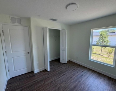 2232 Florida Drive - Photo Thumbnail 8