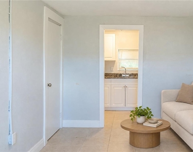 1507 7th Street Sw - Photo Thumbnail 2