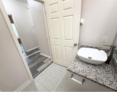1001 Eagle Pond Drive - Photo Thumbnail 7