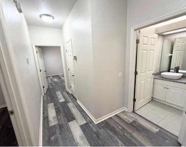 1001 Eagle Pond Drive - Photo Thumbnail 6