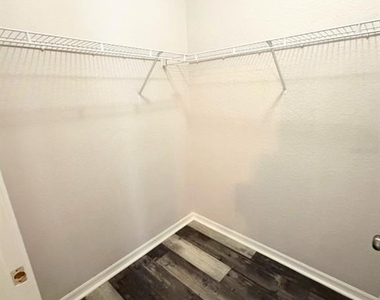 1001 Eagle Pond Drive - Photo Thumbnail 12