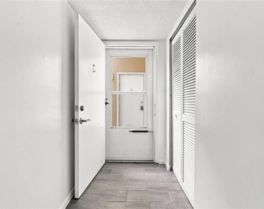570 Bahia Circle - Photo Thumbnail 3