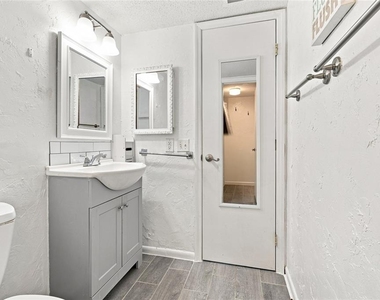 570 Bahia Circle - Photo Thumbnail 7