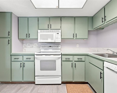 570 Bahia Circle - Photo Thumbnail 16