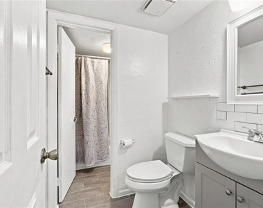 570 Bahia Circle - Photo Thumbnail 12