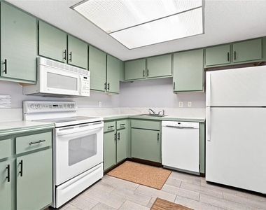 570 Bahia Circle - Photo Thumbnail 15