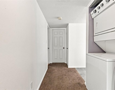 570 Bahia Circle - Photo Thumbnail 18